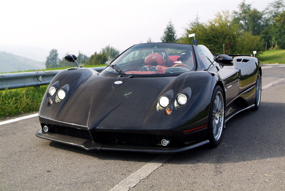 Pagani-Zonda-F-Roadster-noir-3