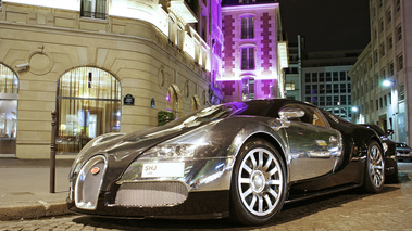 Bugatti Veyron chrome/noir 3/4 avant gauche - Fouquet's-Barrière