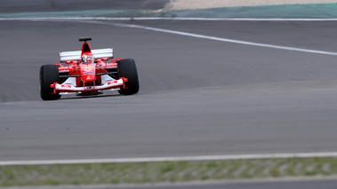 Modena Track Days 2011 - Ferrari Formule 1 rouge face avant penché