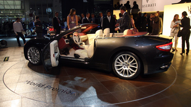 Maserati Gran Cabrio Profil porte ouverte
