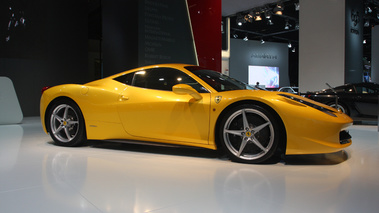 Ferrari 458 Italia Jaune Profil