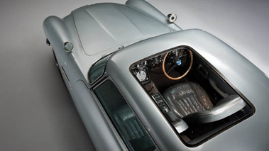 Aston Martin DB5 007, grise, toit escamotable