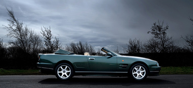 Aston Martin V8 Volante 2000 BRG profil