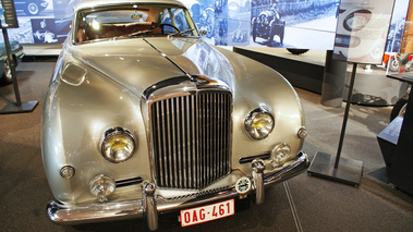 D'Ieteren Galerie - Bentley Continental R gris face avant