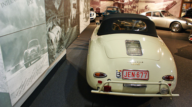 D'Ieteren Galerie - Porsche 356 Speedster beige face arrière