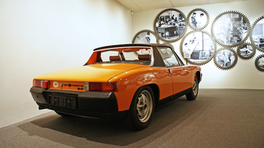 D'Ieteren Galerie - Porsche 914 orange 3/4 arrière droit 