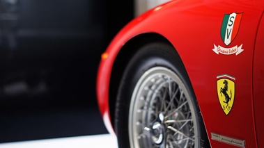 Ferrari 250 LM rouge logos aile
