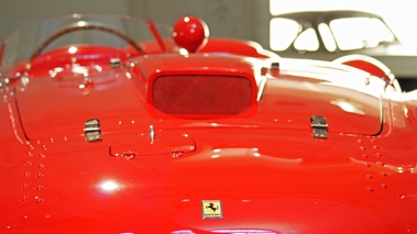 Ferrari 375 Plus rouge logo capot