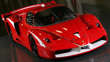 Ferrari FXX Rouge 3/4 avant droit haut 