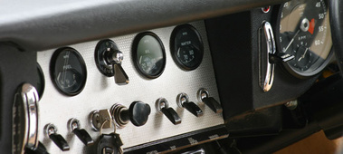 JAGUAR E-Type 3.8 Coupé noire dashboard