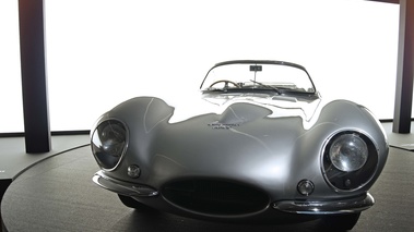 Jaguar XKSS gris face avant