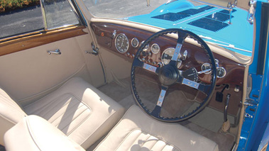 Talbot Lago T26 Record Cabriolet bleu intérieur 