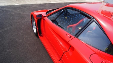 Ferrari F40 rouge 3/4 arrière gauche coupé