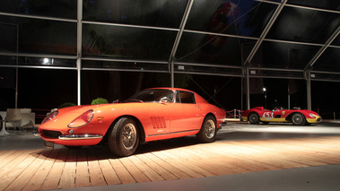 Vente RM Auctions - Ferrari 275 GTB SWB rouge 3/4 avant gauche
