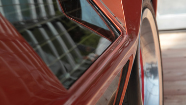 Vente RM Auctions - prototype Bertone orange aile arrière debout