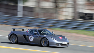 Porsche Carrera GT gris 3/4 avant droit filé penché