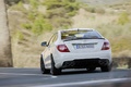 Mercedes Classe C Coupé AMG blanc 3/4 arrière gauche filé