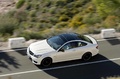 Mercedes Classe C Coupé AMG blanc 3/4 avant gauche filé vue de haut