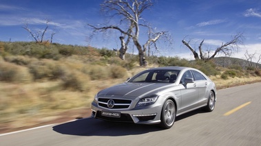 Mercedes CLS 63 AMG anthracite 3/4 avant gauche travelling
