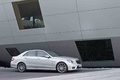 Mercedes E63 AMG gris 3/4 avant droit