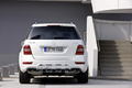 Mercedes ML63 AMG blanc face arrière