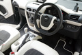 Aston Martin Cygnet noir tableau de bord