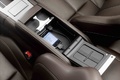 Aston Martin DB9 Cabriolet blanc console centrale