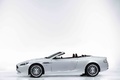 Aston Martin DB9 Cabriolet blanc profil debout