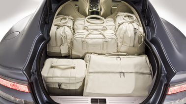 Aston Martin Rapide bleu coffre + bagages