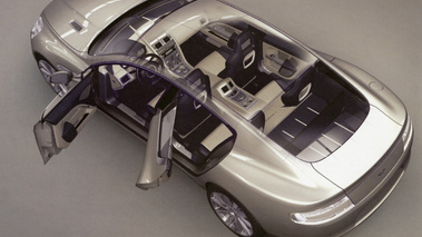 Aston Martin Rapide - Grise - intérieur 3/4 arrière supérieur, vue en coupe.