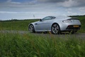 Aston Martin V12 Vantage gris 3/4 arrière gauche