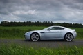 Aston Martin V12 Vantage gris profil