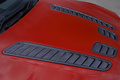 Aston Martin V12 Vantage rouge aérations capot