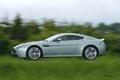 Aston Martin V12 Vantage vert profil travelling