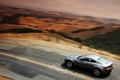 Aston Martin V8 Vantage anthracite 3/4 arrière gauche filé penché vue de haut