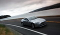 Aston Martin V8 Vantage gris 3/4 avant droit filé penché