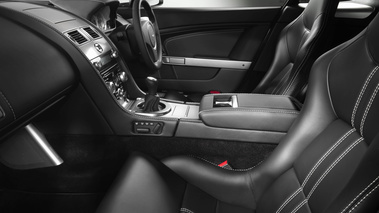 Aston Martin V8 Vantage gris intérieur