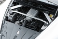 Aston Martin V8 Vantage Roadster blanc moteur