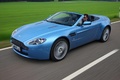 Aston Martin V8 Vantage Roadster bleu 3/4 avant gauche travelling 2