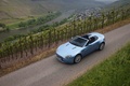 Aston Martin V8 Vantage Roadster bleu 3/4 avant gauche vue de haut
