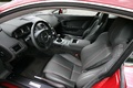 Aston Martin V8 Vantage rouge intérieur