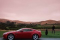 Aston Martin V8 Vantage rouge profil