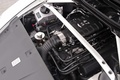 Aston Martin V8 Vantage S blanc moteur
