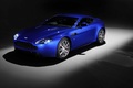 Aston Martin V8 Vantage S bleu 3/4 avant gauche