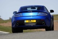 Aston Martin V8 Vantage S bleu face arrière