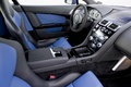 Aston Martin V8 Vantage S bleu intérieur