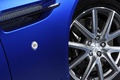 Aston Martin V8 Vantage S bleu jante