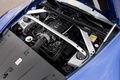 Aston Martin V8 Vantage S bleu moteur