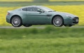 Aston Martin V8 Vantage vert 3/4 avant droit filé