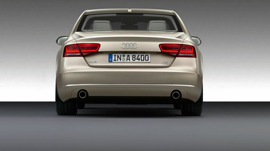 Audi A8 - beige - face arrière